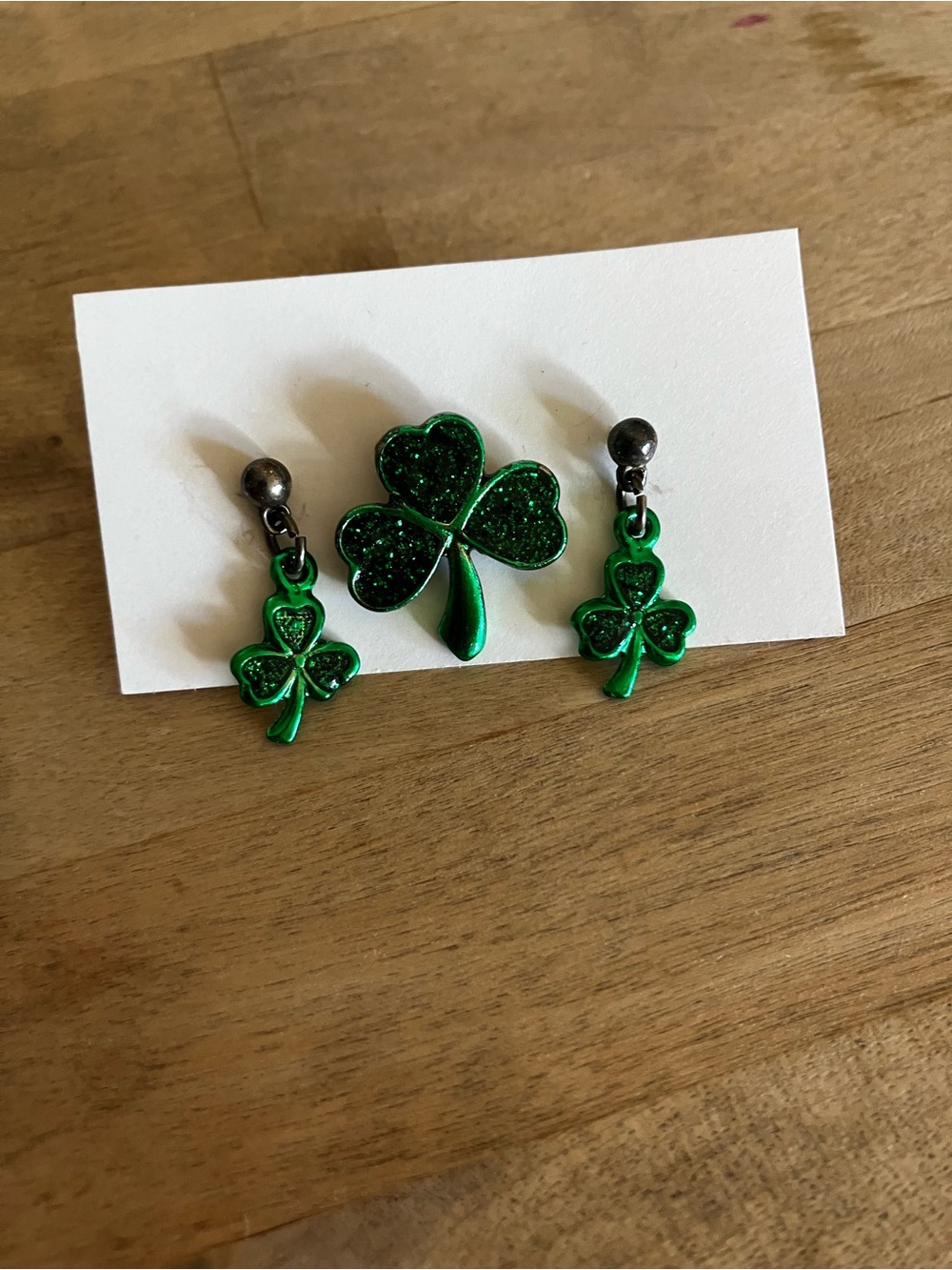 vintage Shamrock Green Glitter Resin Pin and dangle Earrings Demi Parure